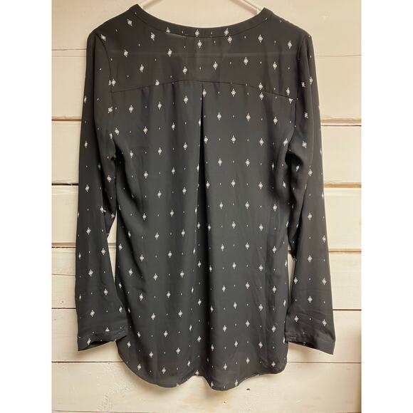 Maurice’s patterned blouse top - Picture 2 of 5